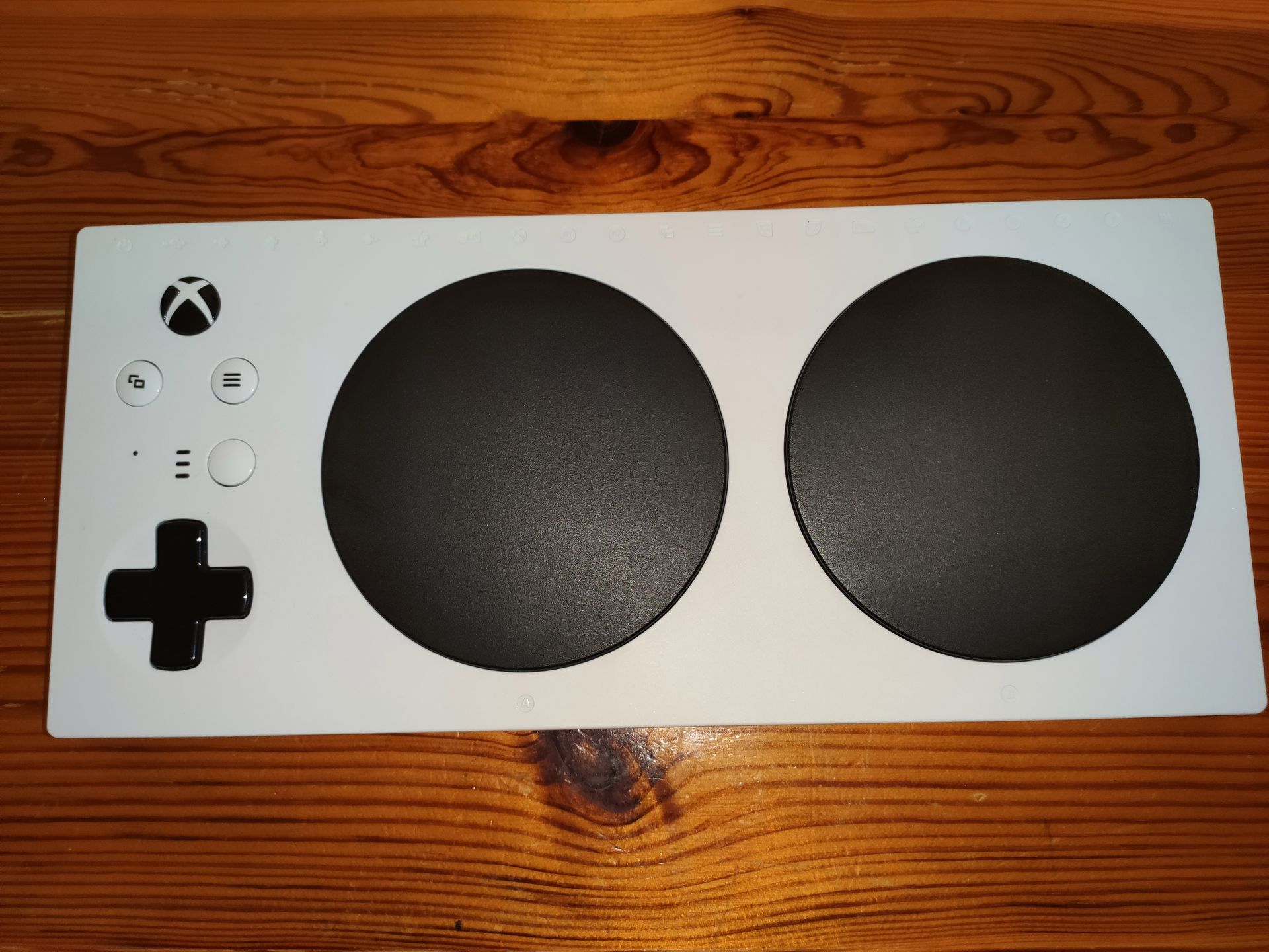 Xbox Adaptive Controller: sprawdziłem kontroler, który łamie bariery 8