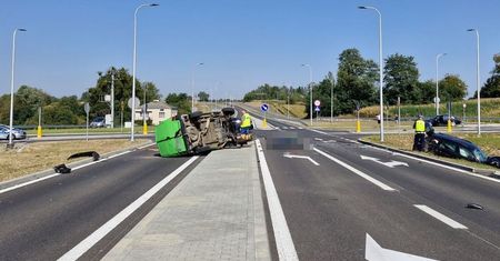 Wypadek na obwodnicy. Kierowca wypadł przez okno, zmarł na miejscu
