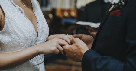 Ślub i wesele na 100 osób w czasach pandemii. Znaleźli na to sposób