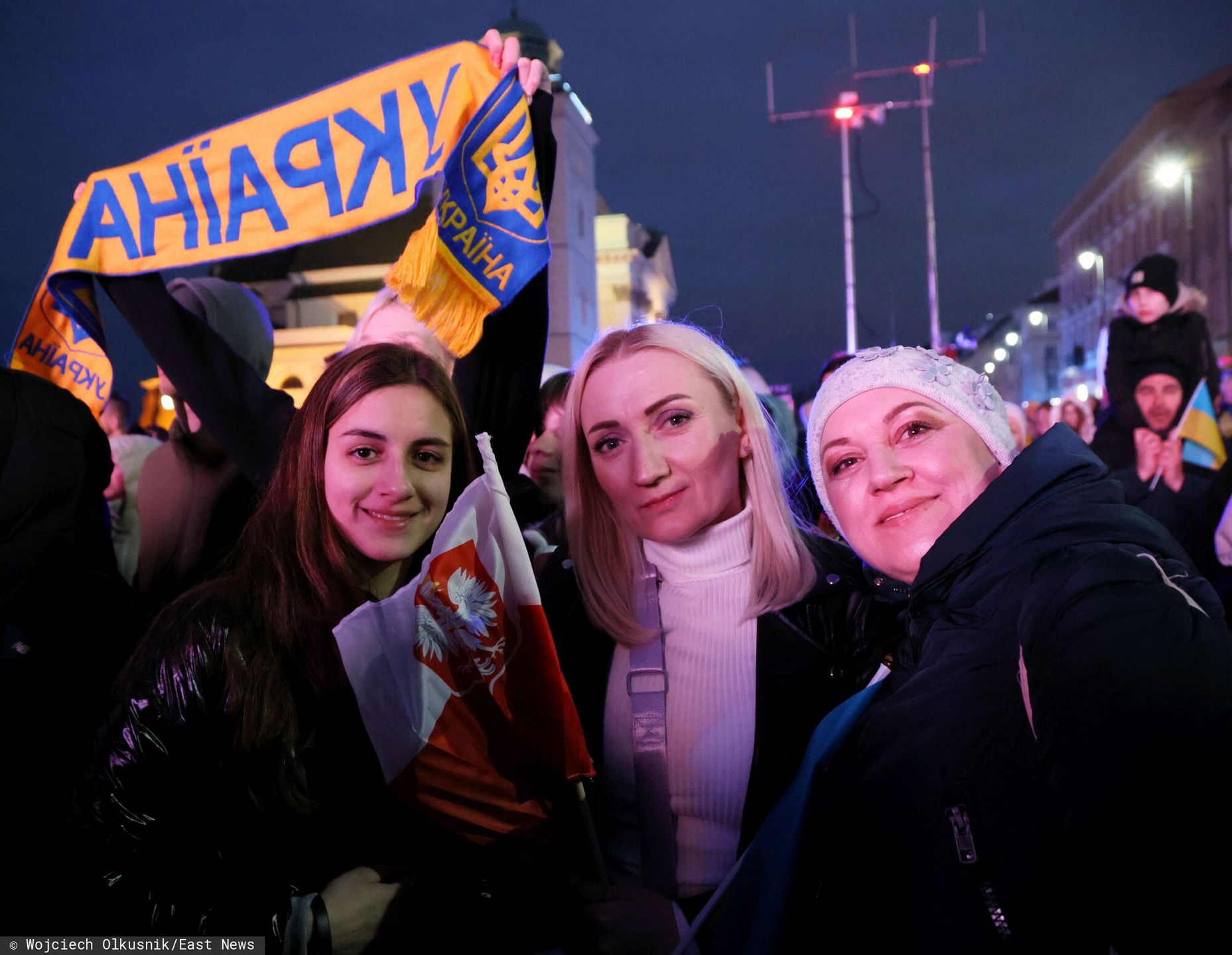 Prezydent Ukrainy Wo?odymyr Ze?enski z wizyt? w Polsce
Fot. Wojciech Olkusnik/East News, Warszawa, 05.04.2023. Prezydent Ukrainy Wo?odymyr Zelenski z wizyta w Polsce. N/z zebrani na placu Zamkowym w czasie wystapienia prezydentow RP i Ukrainy na Zamku Krolewskim.
Wojciech Olkusnik