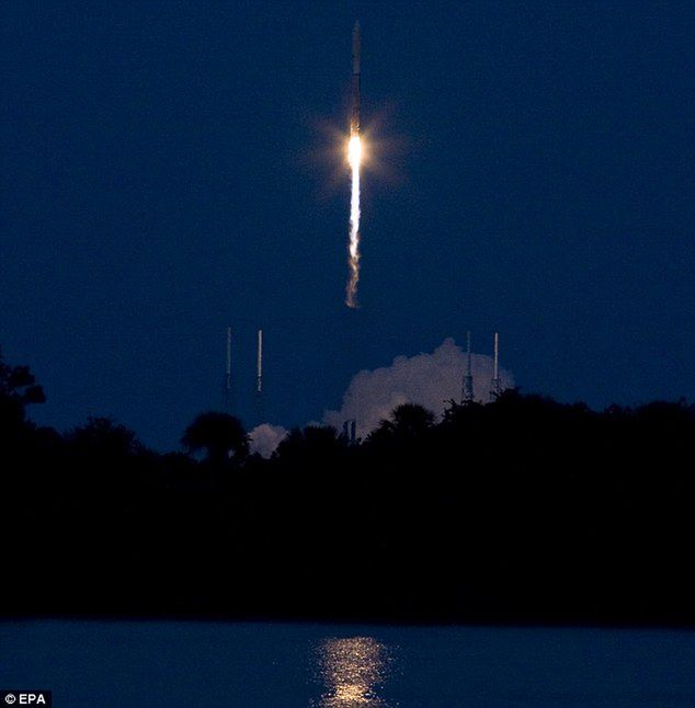 Supertajny X-37B od roku krąży na orbicie i nikt nie wie, co tam właściwie robi 8