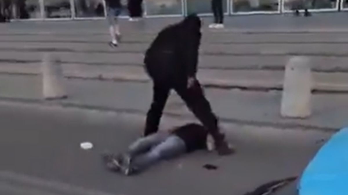 Bójka pod Dworcem Centralnym w Warszawie.