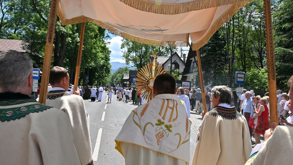 W czwartek ulicami polskich miast przejdą tradycyjne procesje