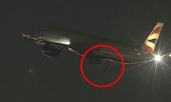 Przy starcie samolotu British Airways odpadło koło. Jest nagranie