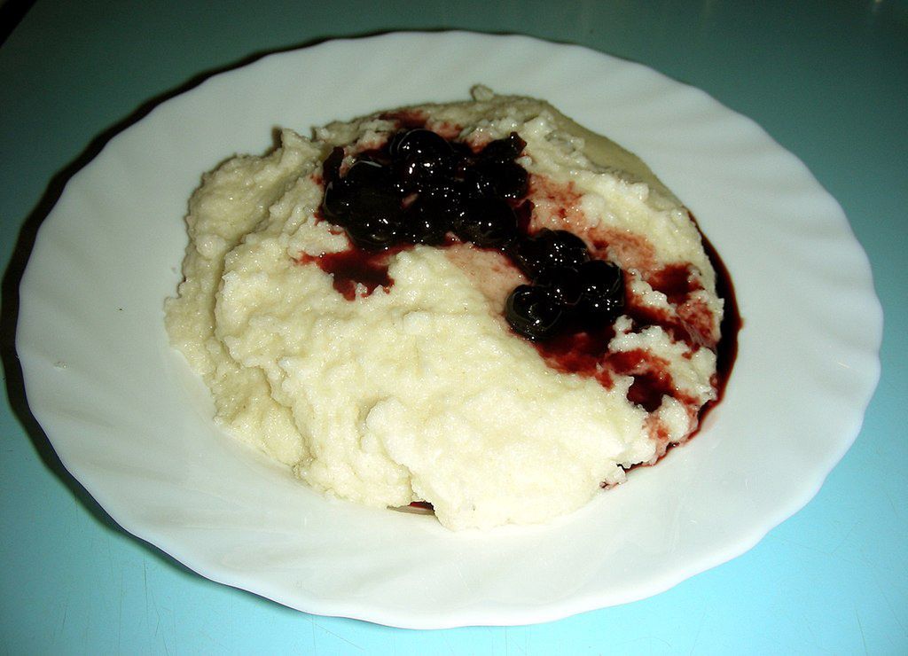 Semolina porridge with juice