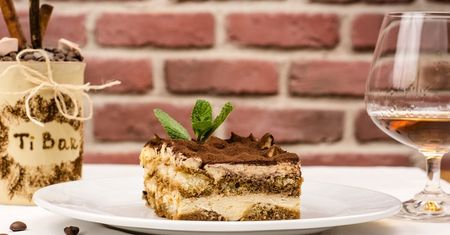 Prosty przepis na klasyczne tiramisu. Przygotowanie nie zajmie ci więcej niż 30 minut