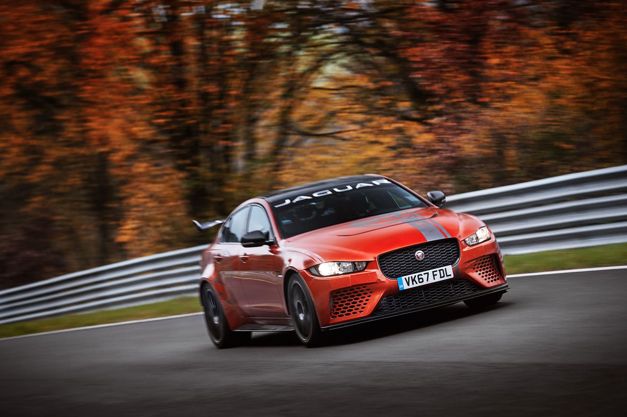 Limitowany do 300 sztuk Jaguar XE SV Project 8 jest najszybszym sedanem w "Zielonym Piekle".