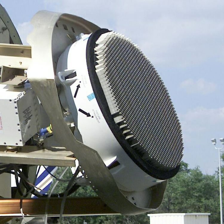 Antena radaru AN/APG-81.(Northrop Grumman)