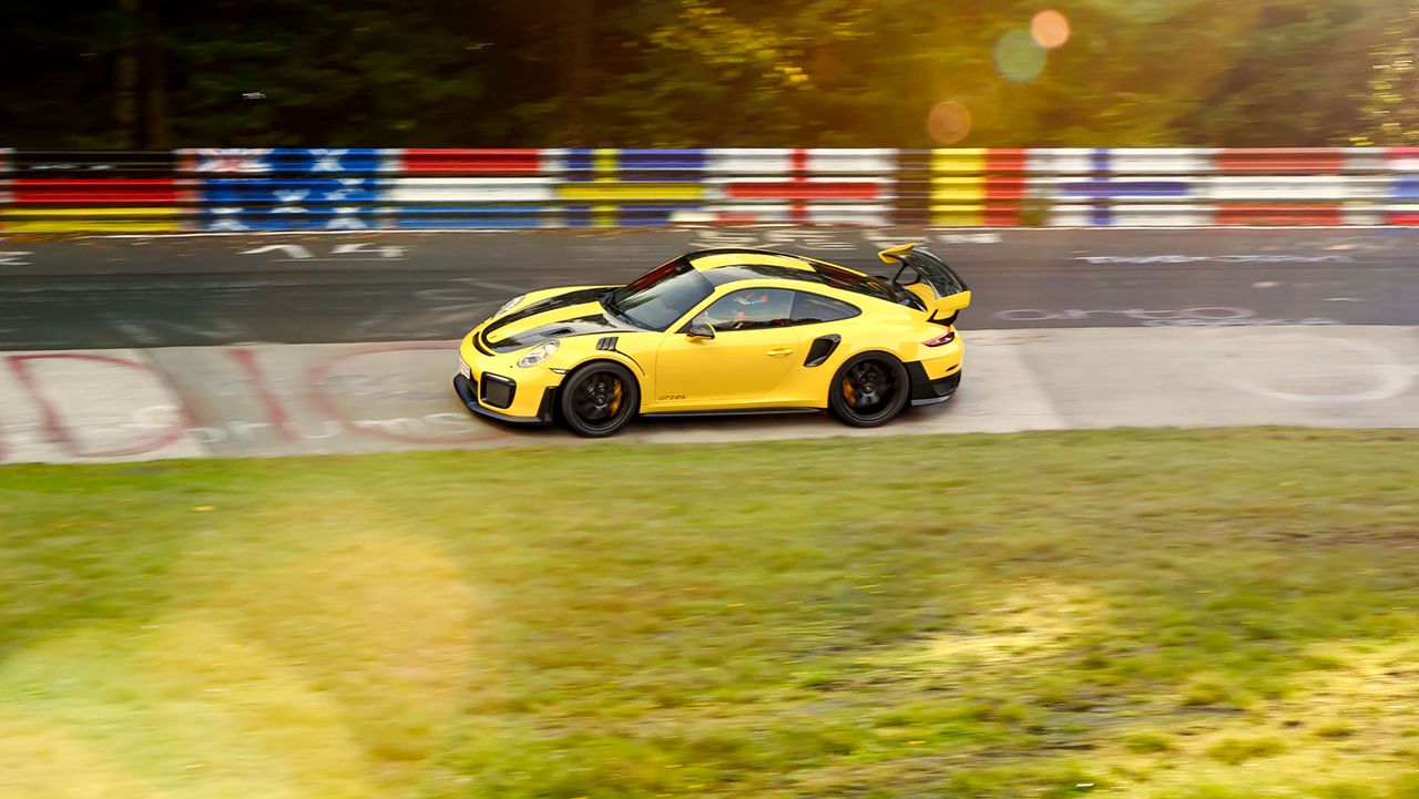 Porsche najszybsze na Nürburgringu. 911 GT2 RS pozamiatało