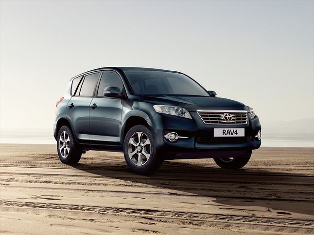 Toyota RAV4 - typowy SUV z dużą odległością między kołem a nadkolem