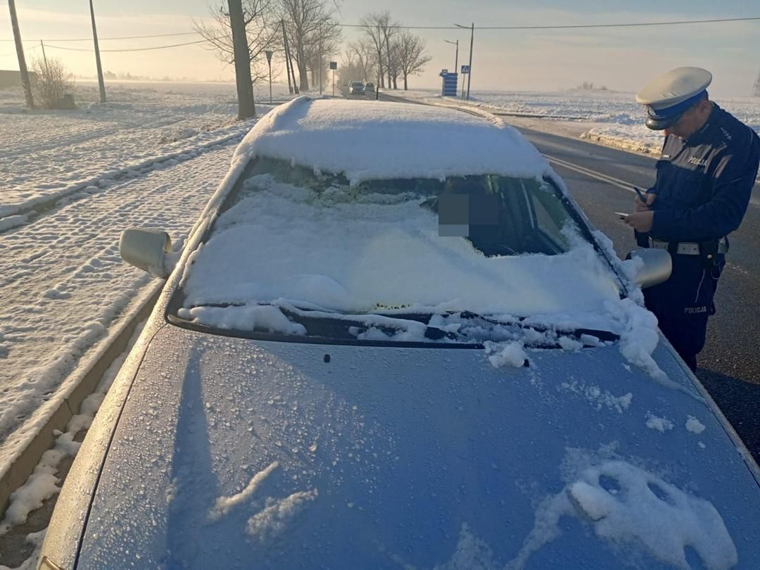 Tak "odśnieżone" auta niestety nie są rzadkością na drogach