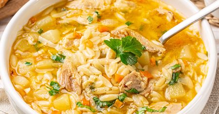 Zapomnij o kostce rosołowej i maggi. Inny dodatek podbije smak zupy