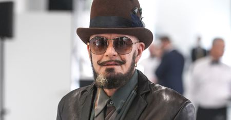 Tomasz Jacyków został ojcem jako nastolatek. Co robi jego dorosły syn?