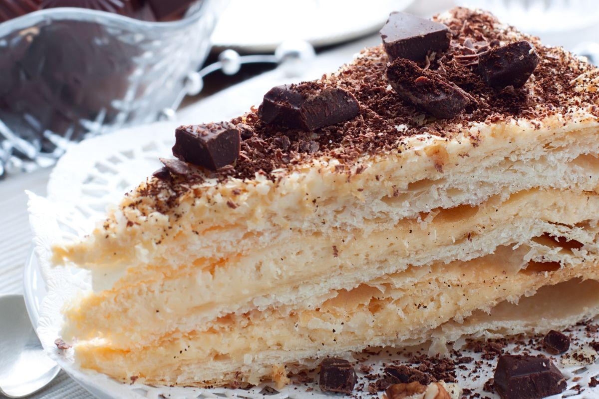 You can make the best no-bake cake using popular wafers.