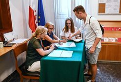 Wybory prezydenckie 2025 za granicą. Do której można głosować i kiedy głosowanie po godzinie 21.00?