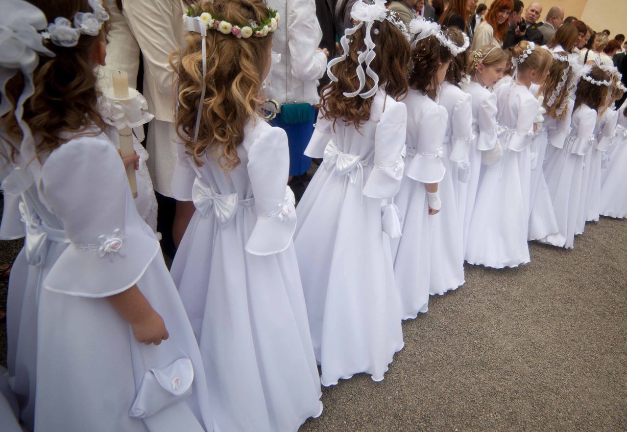 Stylistki radzą jaki strój do komunii