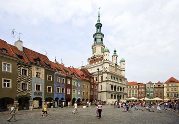 Poznań świętował swoje imieniny! Rodzinny piknik, sztuka i podróże w czasie na Placu Kolegiackim