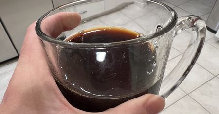 Dodawaj do kawy. Przyprawa zrobi porządek w jelitach, a kilogramy polecą w dół