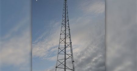 Uszkodził maszt telefonii komórkowej sieci Plus. Straty oszacowano na 45 tys. zł