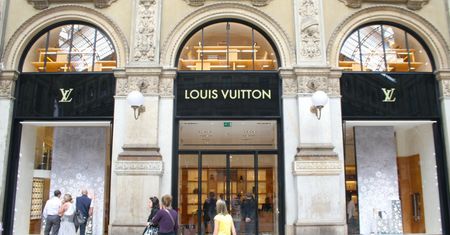 Mikroskopijna torebka z logo Louis Vuitton  sprzedana za 60 tys. dolarów
