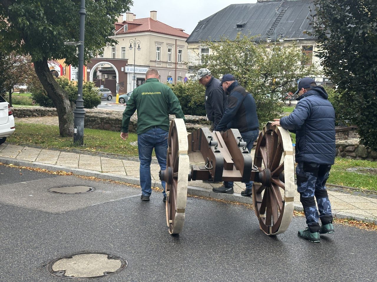 Radom: Repliki XVII-wiecznych armat wróciły na mury Miasta Kazimierzowskiego. Są imponujące. Zobacz zdjęcia