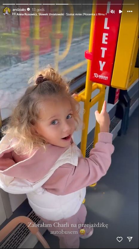 Córka Andziaks w autobusie