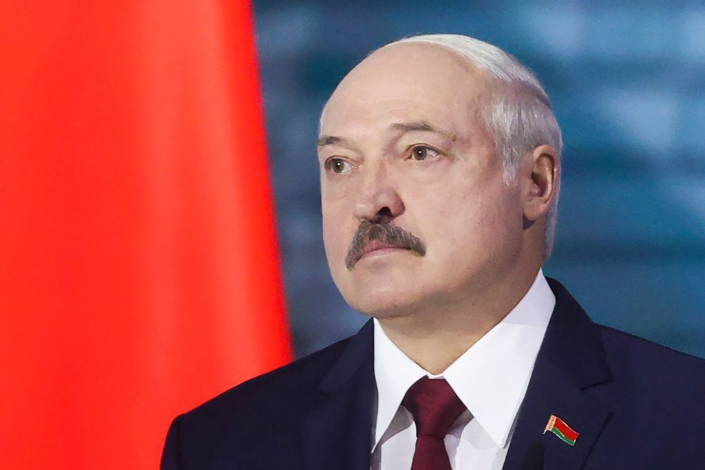 Łukaszenka domyka dyktaturę zamykając niezależne media 