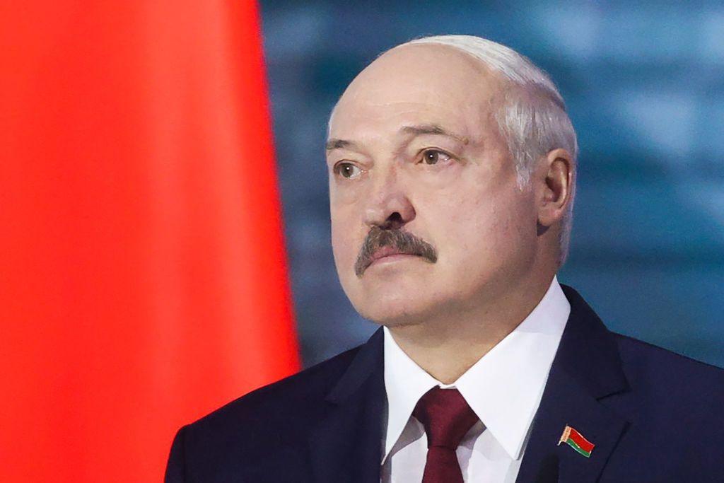 Łukaszenka domyka dyktaturę zamykając niezależne media 