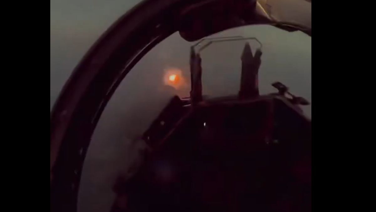 Ukraiński Mirage 2000-5F odpalający pocisk R.550 Magic 2.