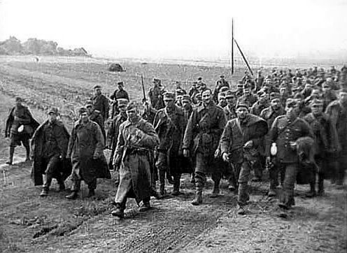 Polscy żołnierze jako jeńcy Armii Czerwonej.