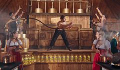 Męska siła przy tłoczeniu w reklamie Oleju Kujawskiego (wideo)