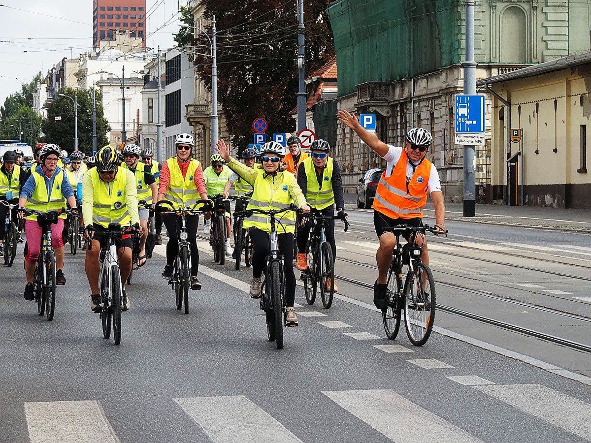 Łódź: Rowerowa pielgrzymka do Częstochowy. Uczestnicy już w drodze na Jasną Górę. Przed nimi dwa dni jazdy, mają do pokonania 140 km