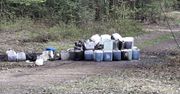 Lubelskie: Niebezpieczne odpady chemiczne porzucone w lesie. Służby zabezpieczyły teren