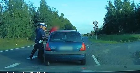 Trzeba było go wyjąć z samochodu. Kierowca miał 3 promile na trasie S3