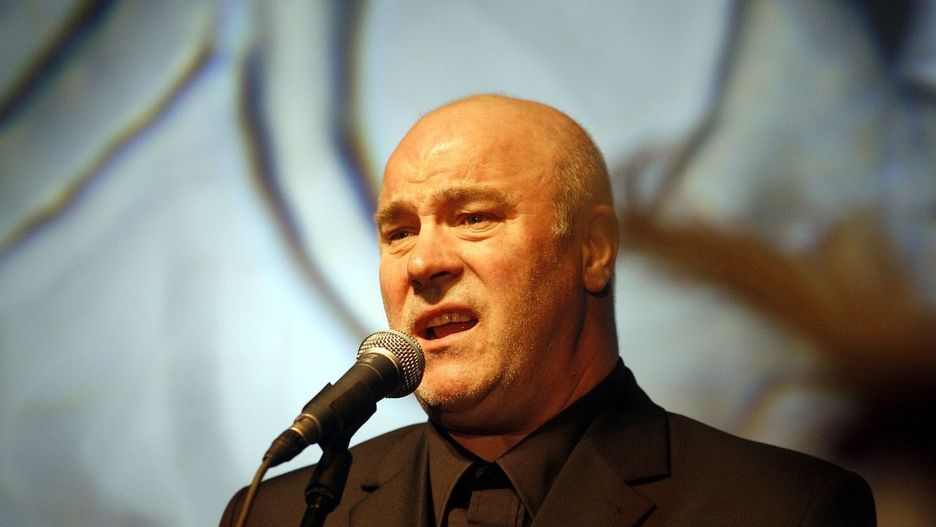 Obrońcą znanego piosenkarza jest toruński Adwokat Adam Kozioziembski. -Mój klient przyznaje, że pił alkohol przed badaniem go alkomatem przez policje i przeddzień. Nie przyznaje się jednak do kierowania autem w stanie nietrzeźwości - mówi prawnik. Menager piosenkarza po zdarzeniu wyraził zgodę na publikację jego wizerunku.