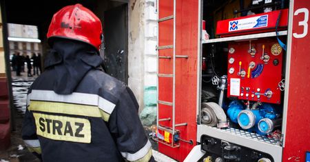 Mazowieckie. Spłonęła hala w Garwolewie. Apel strażaków