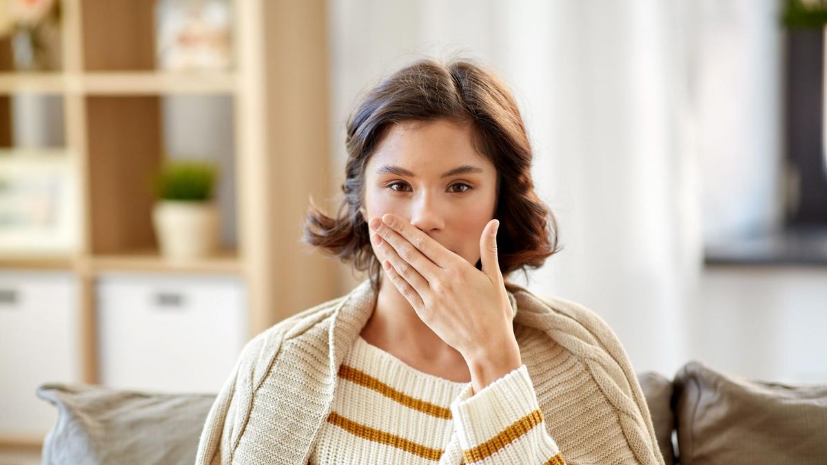 Nieświeży oddech lub dziwny posmak może być objawem choroby 