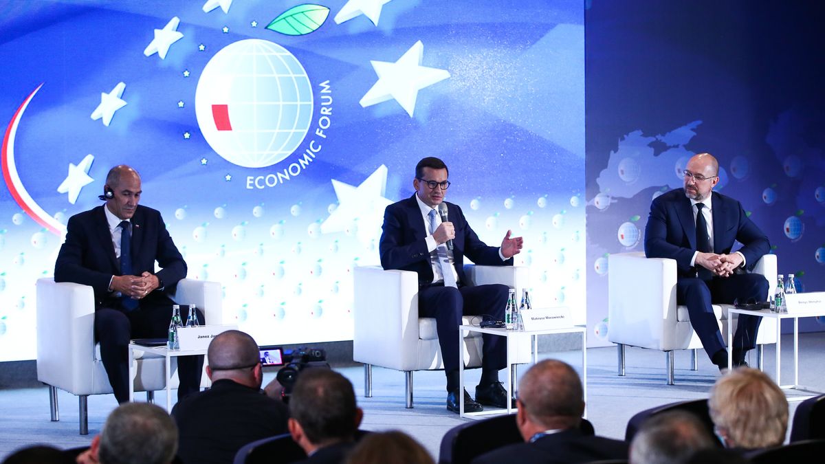 Premier Mateusz Morawiecki podczas sesji plenarnej na Forum Ekonomicznym w Karpaczu w 2021 roku. 