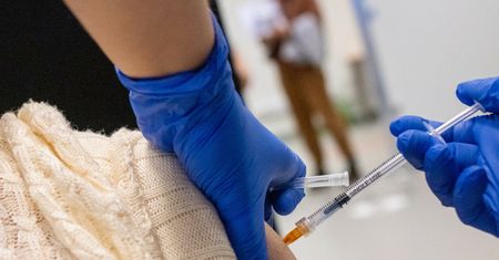 Koronawirus w Polsce. Zmiany w rozporządzeniu dotyczącym szczepień i obostrzeń