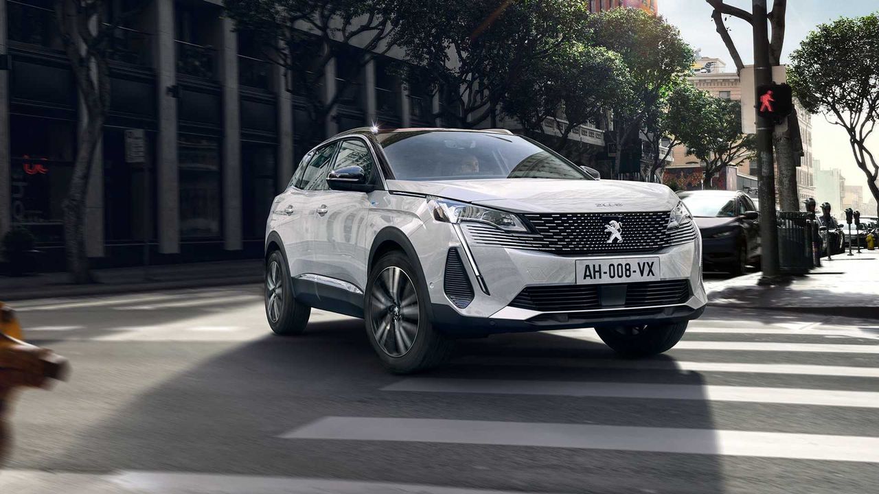 Odświeżone SUV-y Peugeota poznamy po nowych reflektorach i atrapie chłodnicy.