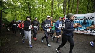 Majowy Panewnicki Bieg Dzika 2025. Mokro, zimno, grząsko, ale chętnych nie brakowało - zdjęcia, wyniki