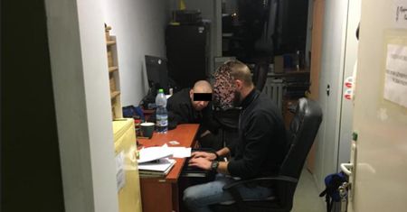 Pomógł kobiecie dokręcić koło. Grozi mu 10 lat więzienia