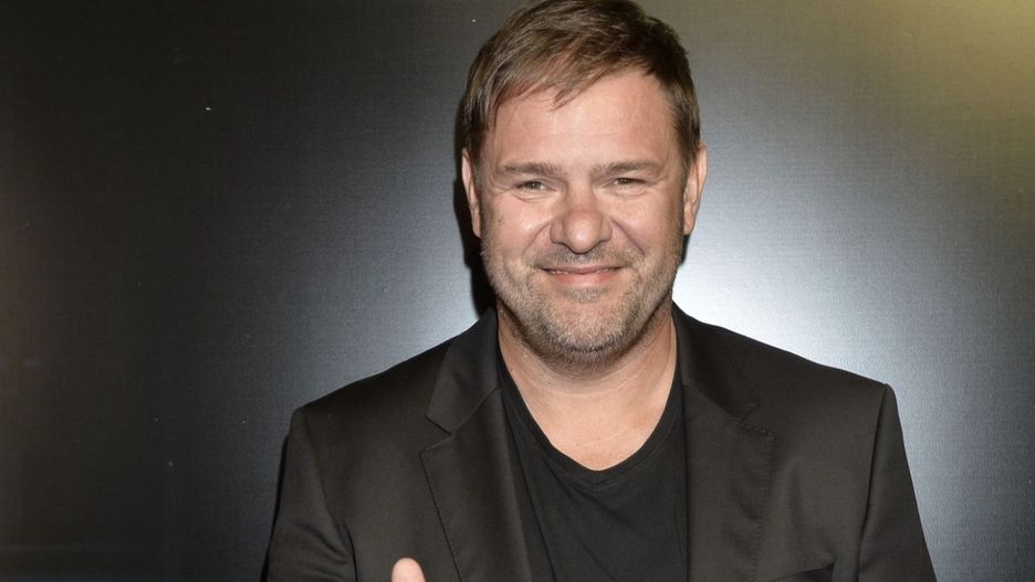 Tomasz Karolak jest aktorem i wokalistą zespołu Pączki w tłuszczu