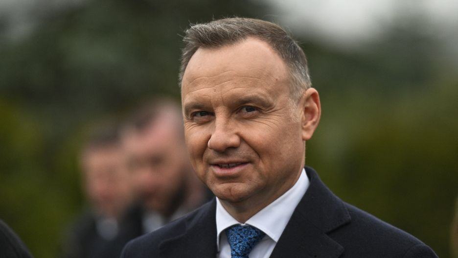 Andrzej Duda czuł się izolowany przez Antoniego Macierewicza od armii. Publicznie wyraził swoje niezadowolenie z samowoli ministra na początku 2017 roku