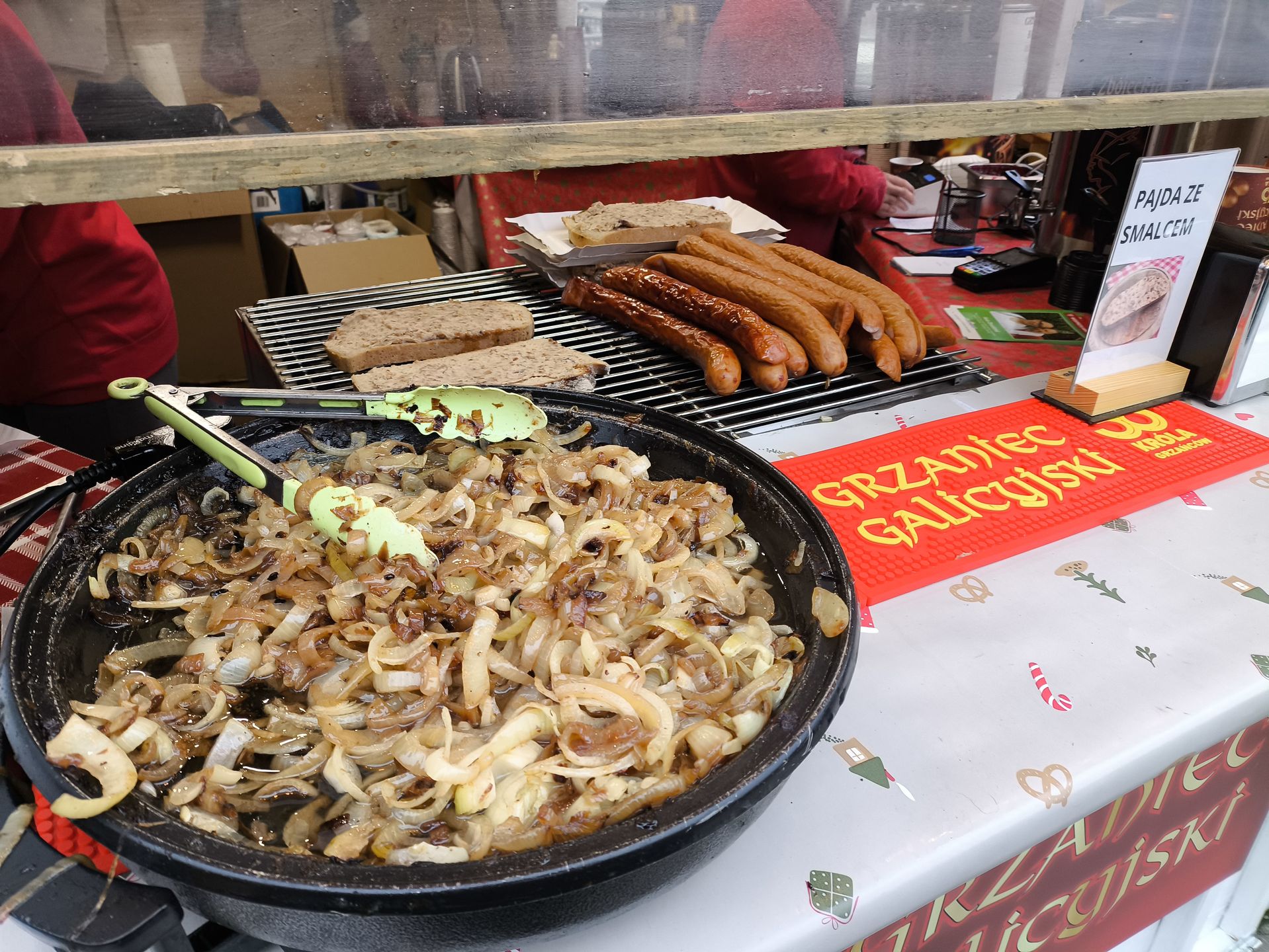 Kiełbasa grillowana na jarmarku