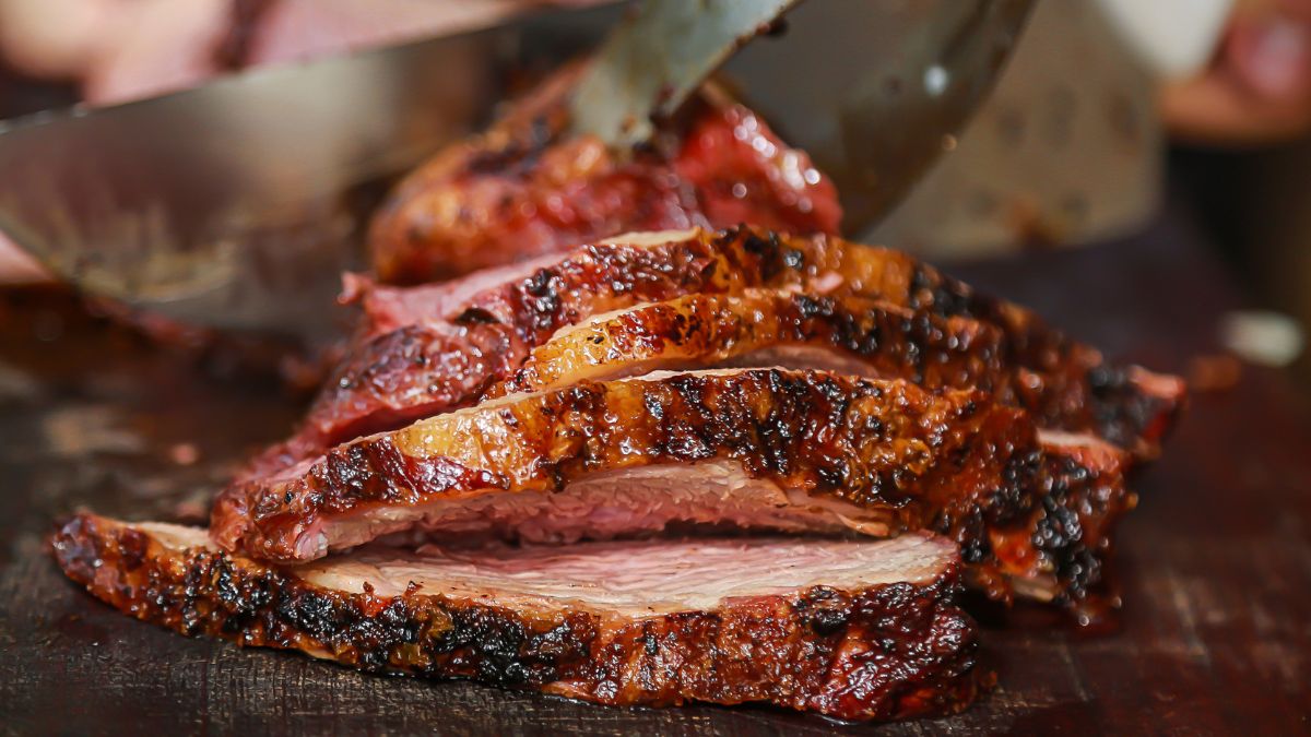 Wiele osób wybiera duszone mięso jak bardziej lekkostrawną opcję