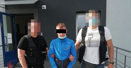 Wyglądał podejrzanie, więc postanowili go wylegitymować. 35-latek był poszukiwany