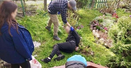 Ukrywał blisko 30 kg narkotyków. Uciekał przez okno
