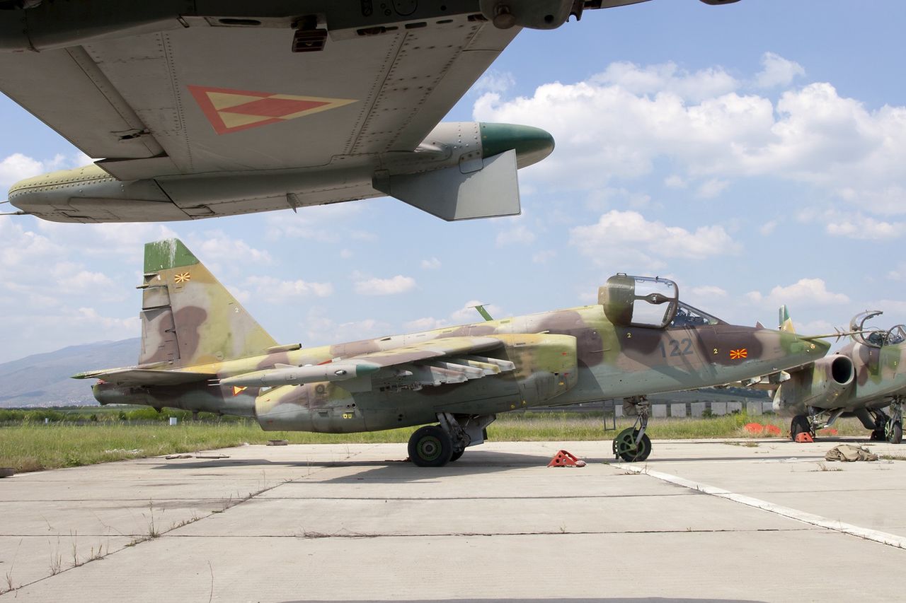 Ukraina otrzymała cztery odrzutowce Su-25. Pomoc nadleciała z Macedonii Płn. - Macedonia Północna przekazała Ukrainie 4 samoloty Su-25.