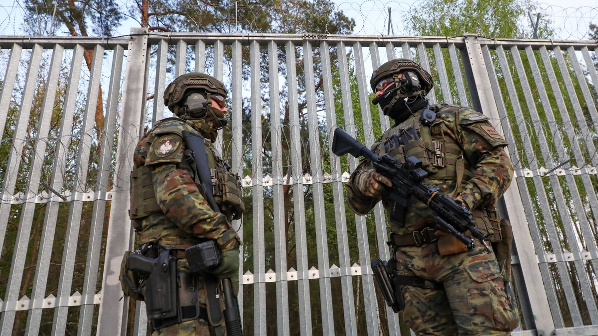 Artur Reszko
bezpiecze�stwo, granica, mur graniczny, pa�stwa, polityk, polityka, Polska, Polski, polsko-bia�oruska, stra� graniczna, UE, Unii Europejskiej, unijna, wizyta, wschodnia, zabezpieczenie